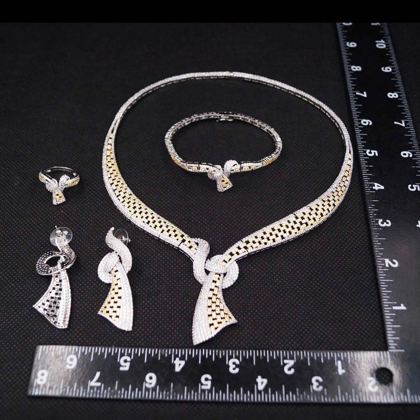 Zhuerrui American 18K Gold Brass Jewelry Set Simple Silver Necklace Jewelry Sets Fashionable Costume Accessories HZ23200138