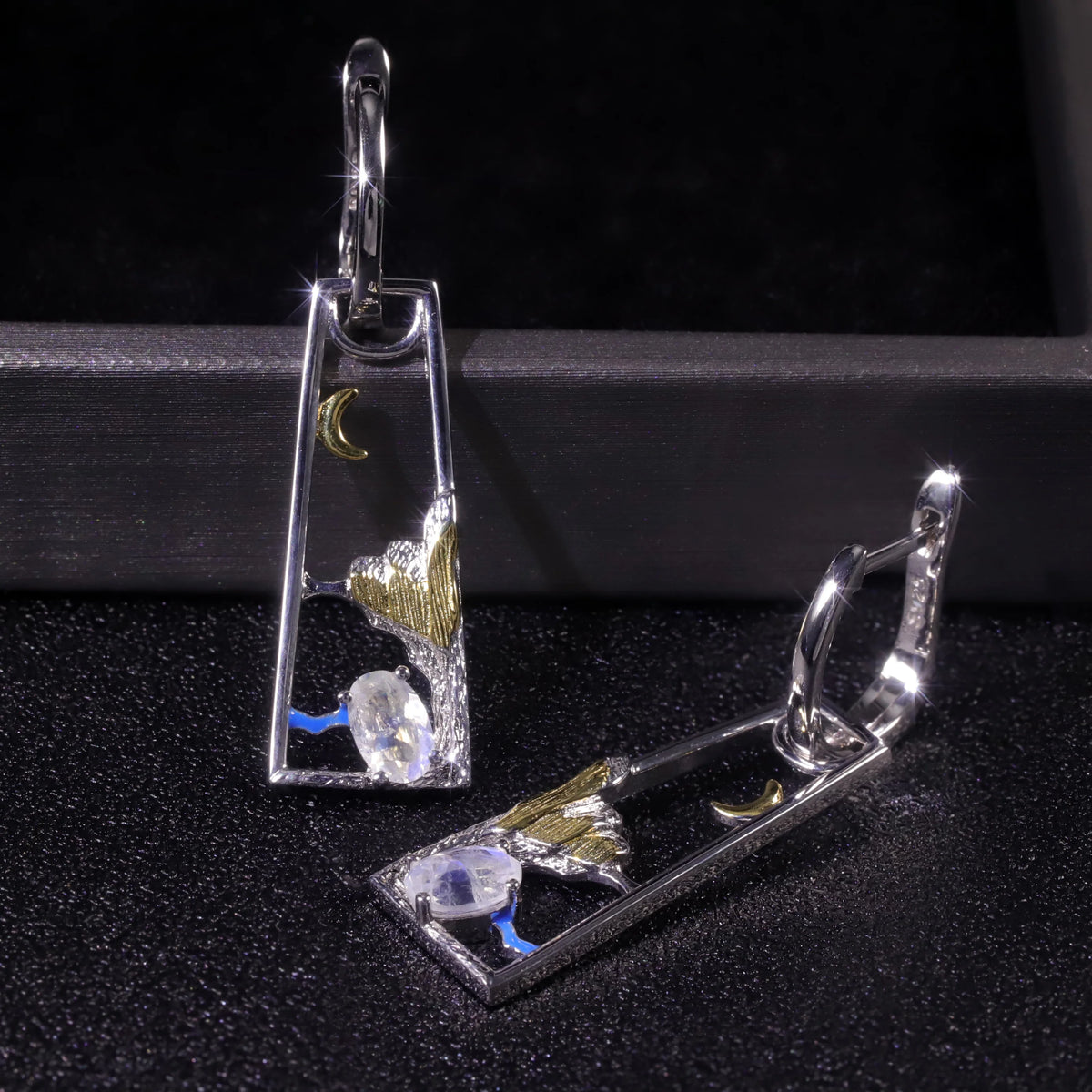 ArtistA C8208 Abiding Landscape Half Moon Faceted Oval Cut 4x6mm Milky Blue Moonstone Moonlit Scene Solitaire Hoop Drop Earrings S925