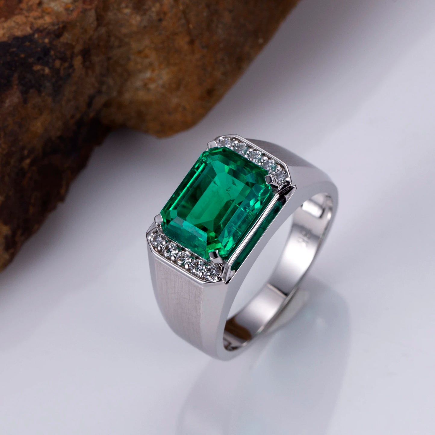 MSR-1239 18k Gold Custom  Fashion 8*10mm Emerald Cut Lab Grown Emerald Ring