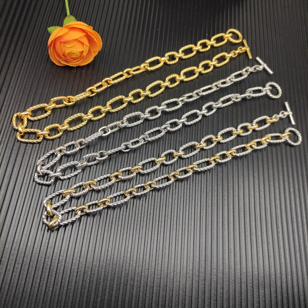 FASHIONISTA David High-Quality Silver-Plated Copper Alloy Sapphire and Diamond Necklace. Jewelry .