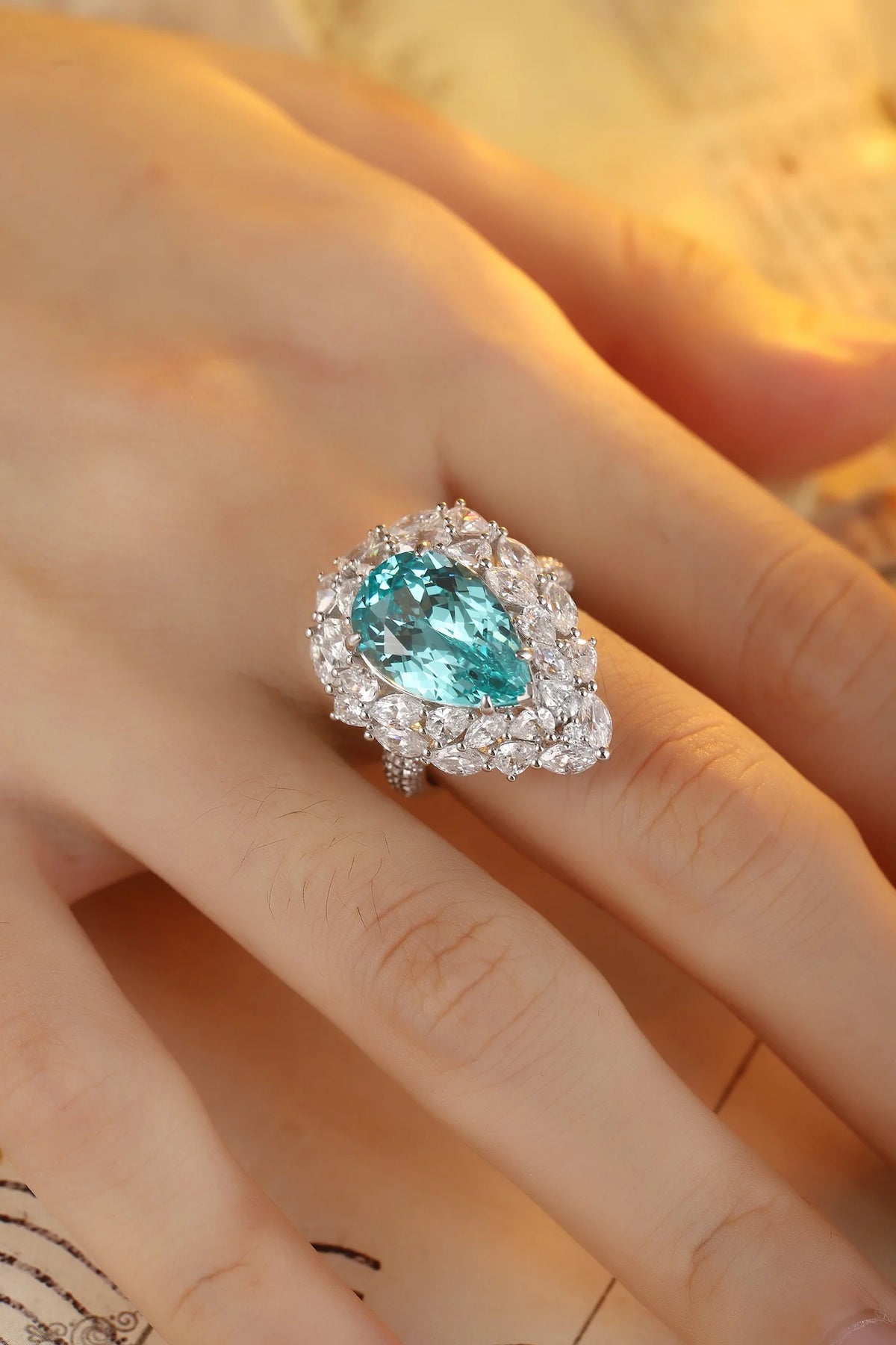 Gemfiori Luxury Jewelry Unisex Wedding Ring Trendy Pear Cut Lab-Grown Paraiba Halo Gift Exquisite Premium Grade Craftsmanship