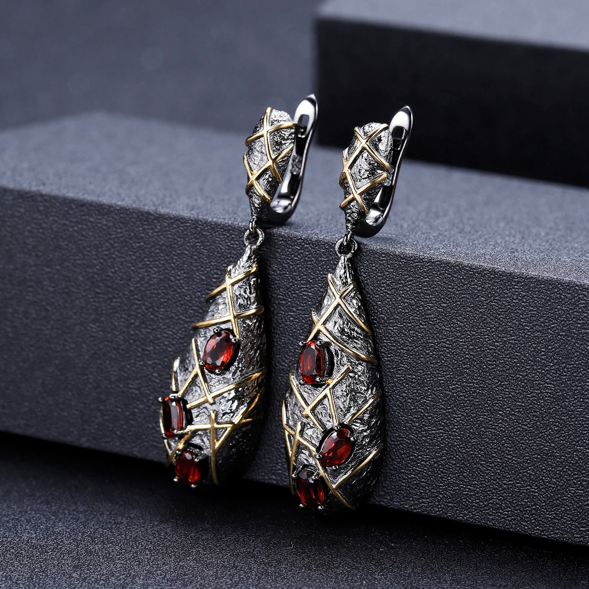 ArtistA Abiding Understated Luxury Vintage Black Gun Plated 925 Silver Interlacing Patterns Natural Red Gemstone Garnet Jewelry Set