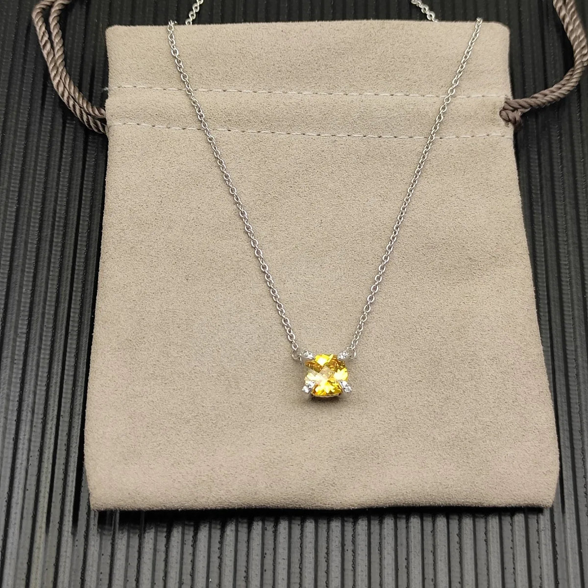 DY High-Quality Silver-Plated 8mm Four-Prong Diamond Necklace. Gold-Plated 8mm Colored Gemstone Necklace. Wholesale Jewelry.