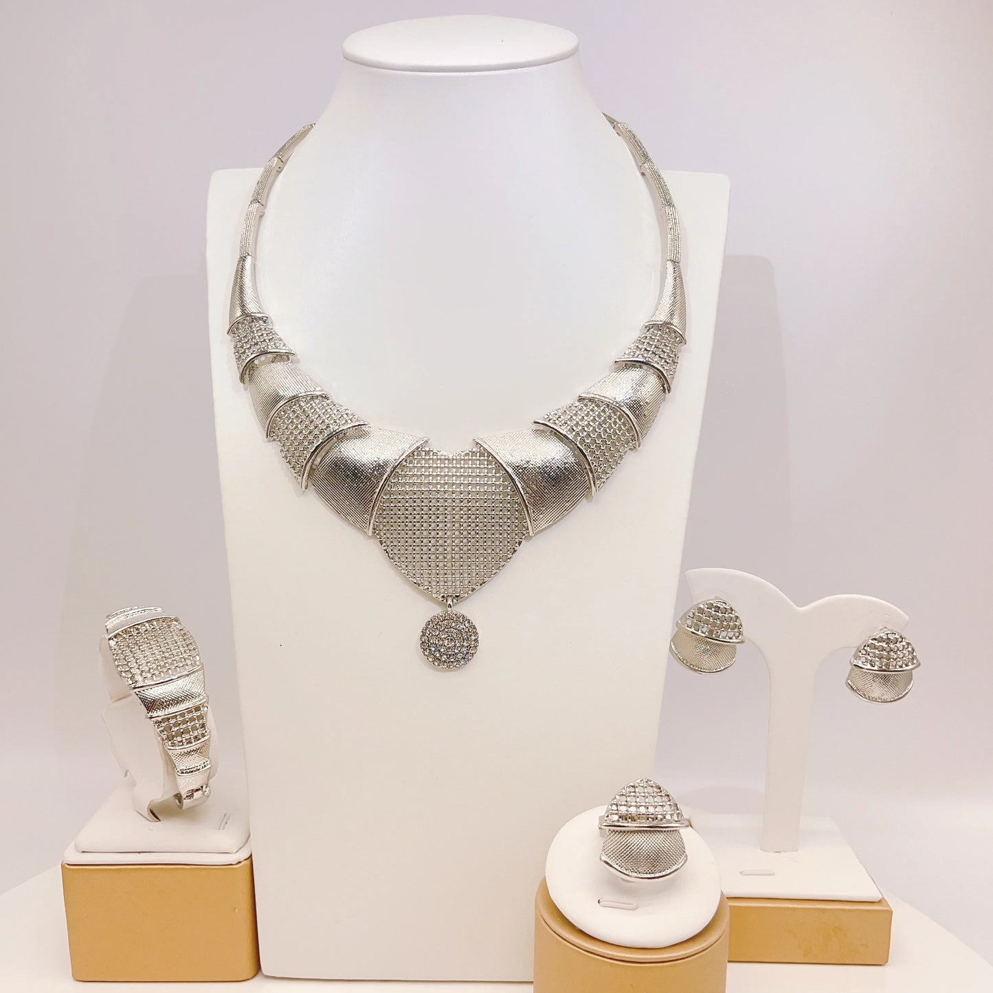 Zhuerrui High-end Bridal Gold Jewelry Sets Simple Silver Pink Beads Necklace Jewelry Set Exquisite Costume Accessories HA23253
