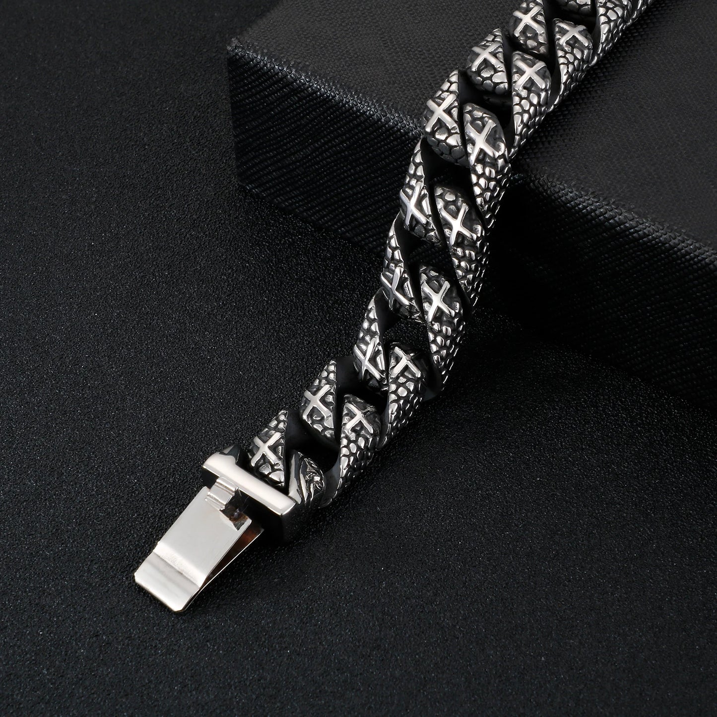 KALEN Pirate Skulls Clasp Skull Charms Snake Skin Pattern Curb Chain Mens Large Stainless Steel Skeleton Cross Bracelet for Men