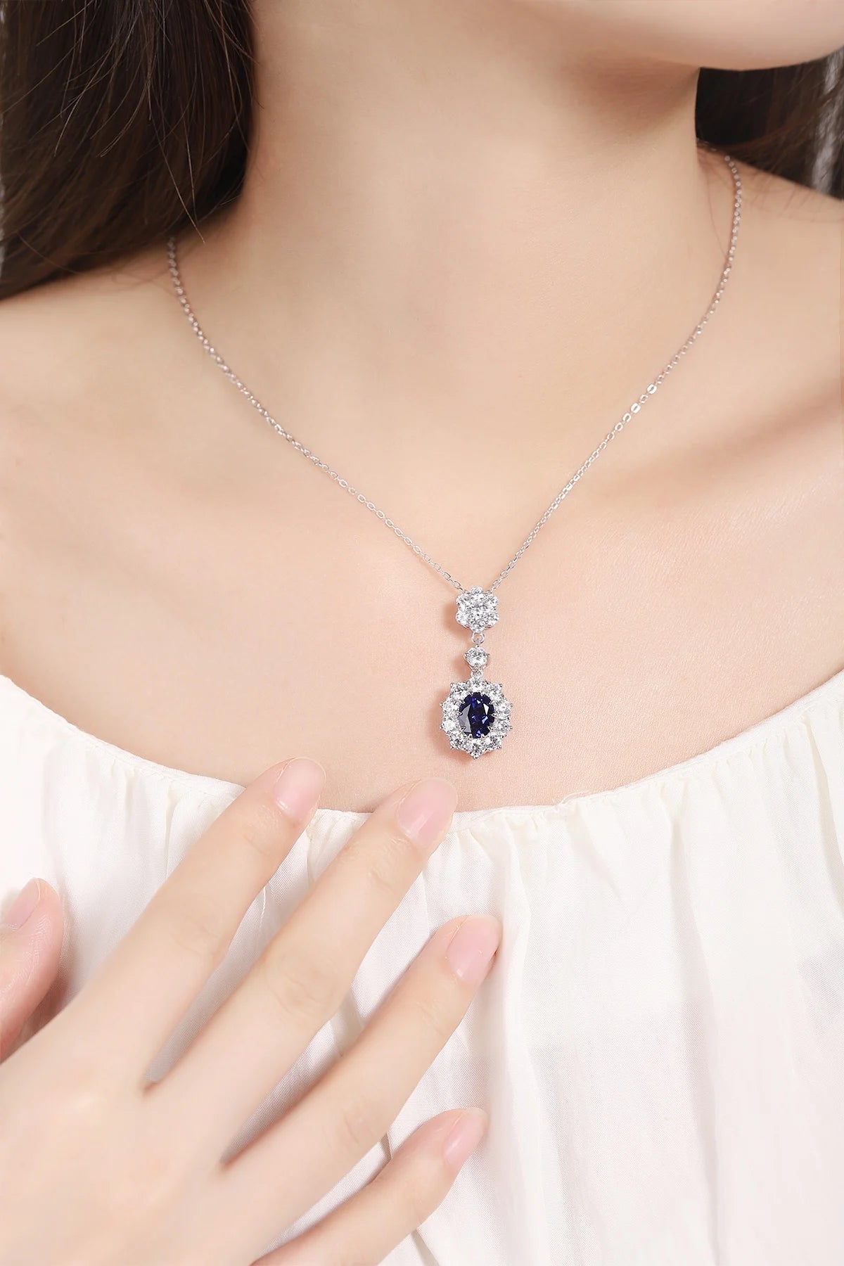 Gemfiori Anster 925 Sterling Silver High-quality Cultivation Lab Grown Sapphire Necklace - Suitable for Parties or As a Gift