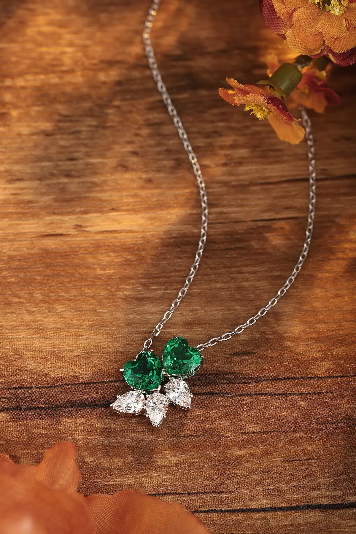 Gemfiori Anster 925 Sterling Silver High-quality Cultivation Lab Grown Emerald Necklace - Suitable for Parties or As a Gift