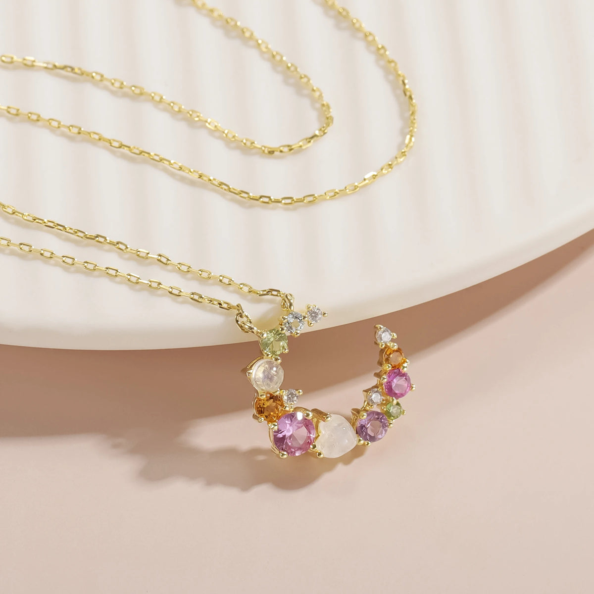 ArtistA Abiding Colorful Gemstones Rainbow Shiny Half-moon 925 Silver Yellow Gold Plated Natural Moonstone Wreath Pendant Necklace