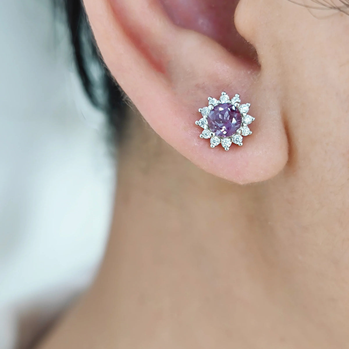 ArtistA Abiding Halo Solitaire Multi-shape Design 925 Sterling Silver Lab Grown Alexandrite Stud Earrings Hoop Earrings Gold Plated