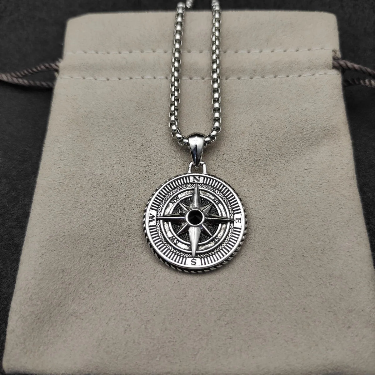 FASHIONISTA DY High-Quality Silver-Plated Round Diamond Necklace. Gold-Plated Diamond Necklace. Jewelry .
