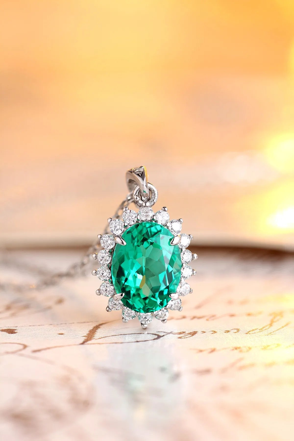 Gemfiori Anster 925 Sterling Silver High-quality Cultivated Emerald Necklace - Suitable for Parties or As a Gift
