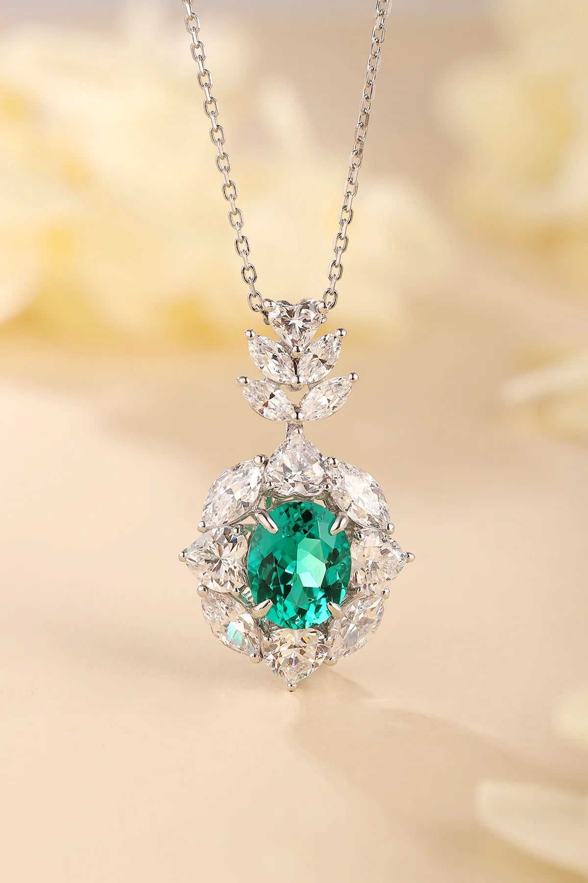 Gemfiori Anster 925 Sterling Silver High-quality Cultivated Emerald Necklace - Suitable for Parties or As a Gift