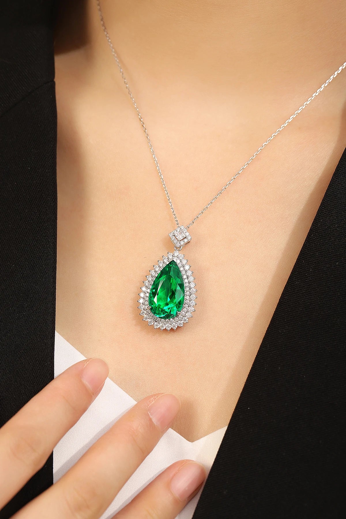 Gemfiori 19*12mm 9.9ct Pear shape Lab Hydro emerald 18k gold Fashion Pendant necklace from Shenzhen custom Gemfiori Wuzhou Gems