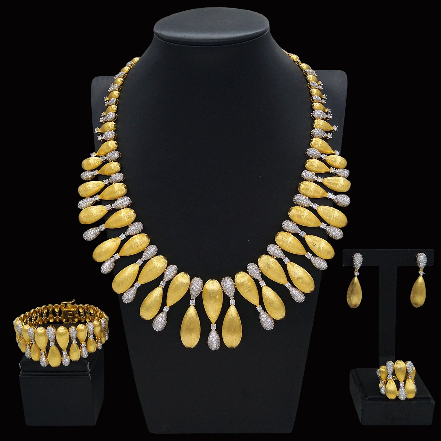 Zhuerrui Dubai Luxury Exquisite Jewelry Four Sets of Hand-diamond-encrusted Bowling Ball Style Women's Engagement Party Jewelry