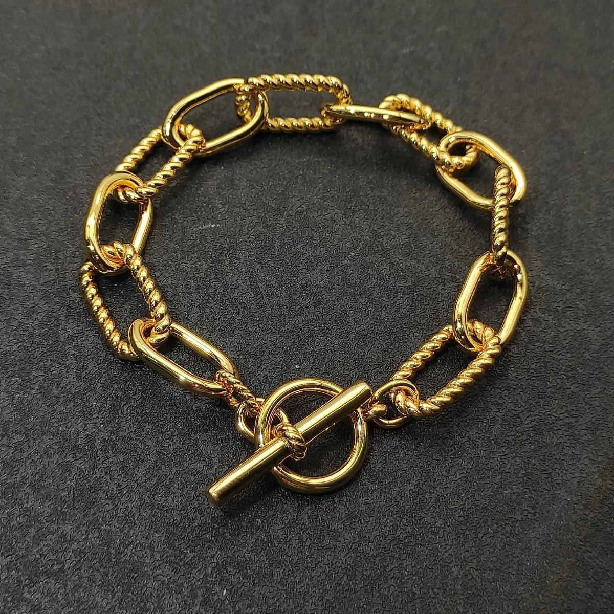 FASHIONISTA DY High-Quality Silver-Plated Fashion Bracelet, Gold-Plated Classic Bracelet, Jewelry