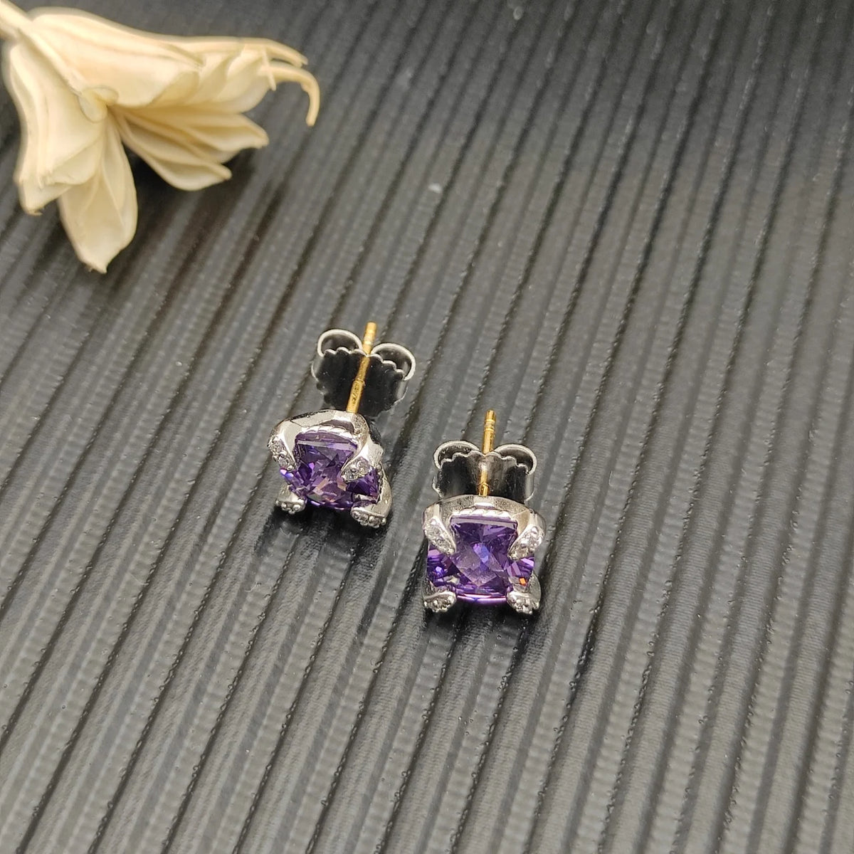 DY High-Quality Silver-Plated 8mm Four-Prong Diamond Earrings. Gold-Plated 8mm Colored Gemstone Earrings. Wholesale Jewelry.