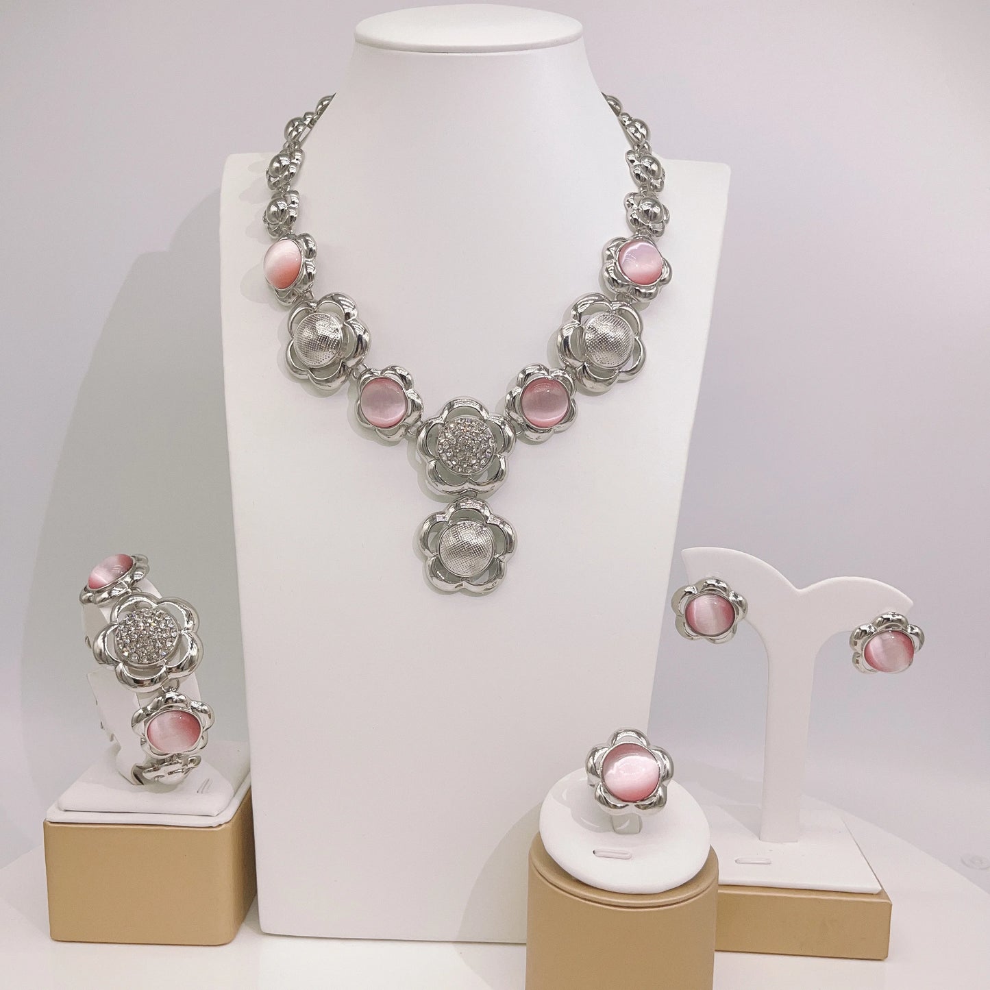Zhuerrui Fashionable Gold Plated Jewelry Set Three Color Flowers Necklace Bracelet Jewelry Sets Exquisite Women's Luxury HA20063