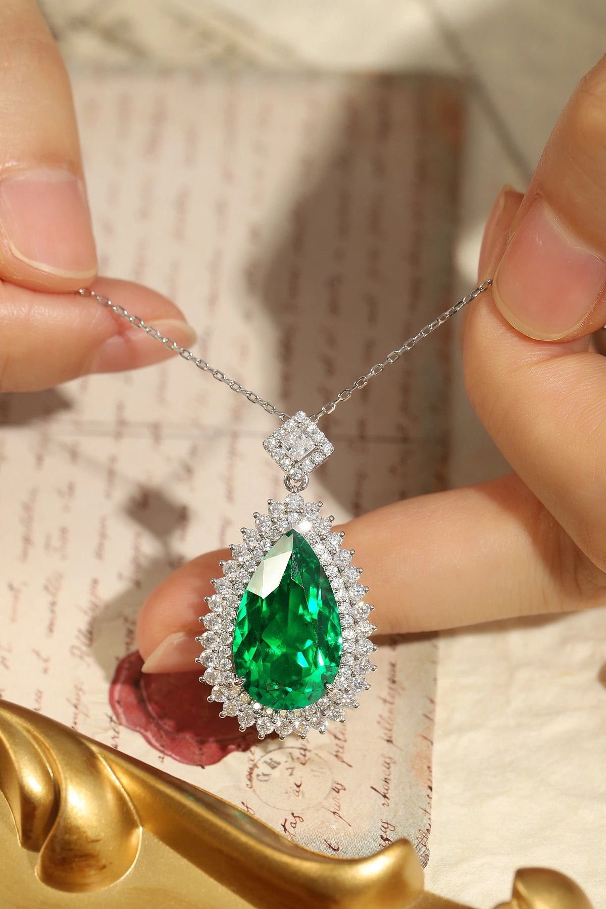 Gemfiori 19*12mm 9.9ct Pear shape Lab Hydro emerald 18k gold Fashion Pendant necklace from Shenzhen custom Gemfiori Wuzhou Gems