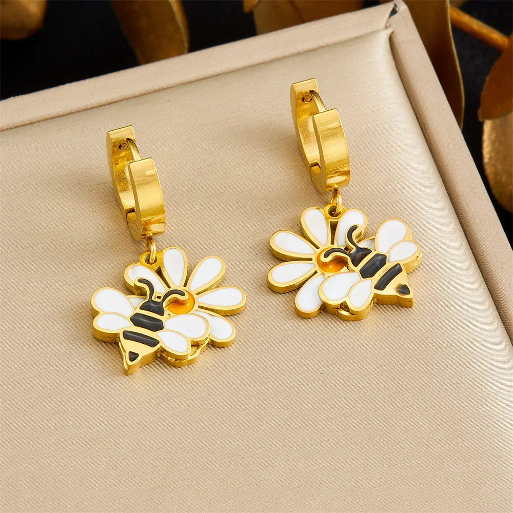 High Quality Fashion Stainless Steel Daisy Flower Necklace Earrings and Bracelet Set Women Exquisite Gold Jewelry Set