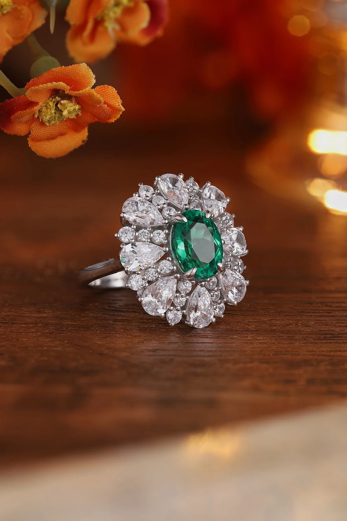 Gemfiori Jewelry Trendy High Quality S925 Silver Cultivated Emerald Ring Unisex Engagement Ring for Wedding Party or Gift