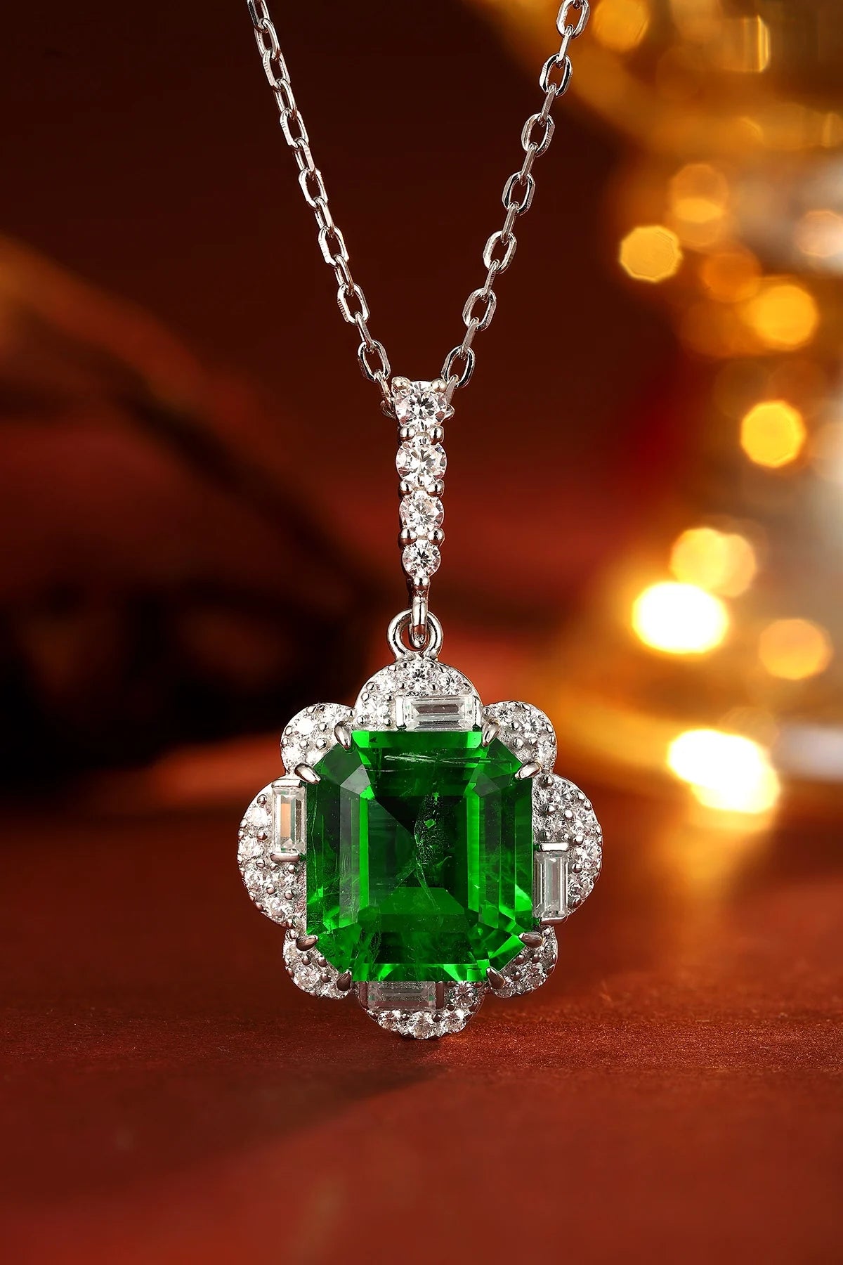 Gemfiori Anster 925 Sterling Silver High-quality Cultivated Emerald Necklace - Suitable for Parties or As a Gift