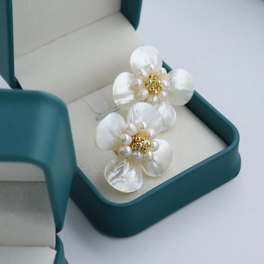 Natural White Shell Petals, Natural Pearl Flower Earrings for Women Korean Classic Vintage Fashion Jewelry Earrings GE1592