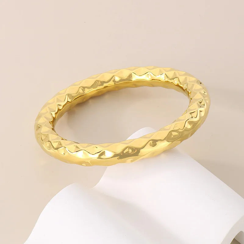 FASHIONISTA European American Temperament Stainless Steel Bracelet Fashionable Sparkling Hollow Jewelry Bangles