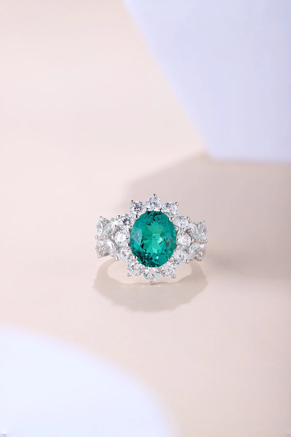 Gemfiori Jewelry Trendy High Quality S925 Silver Cultivated Emerald Ring Unisex Engagement Ring for Wedding Party or Gift