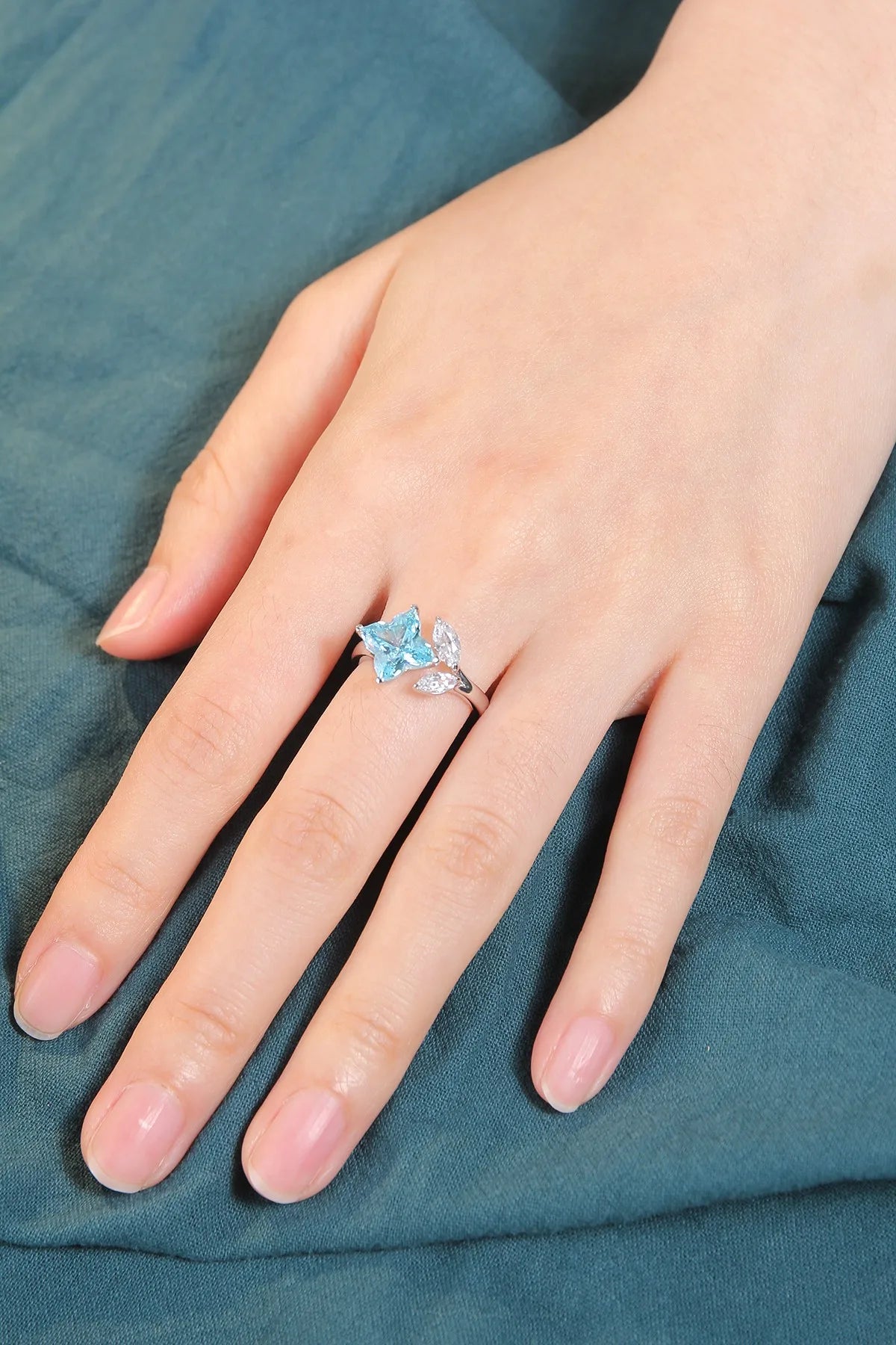 Gemfiori Luster Eternal 925 Silver Diamond Rings Royal Blue Cubic Zirconia Pear Engagement Ring