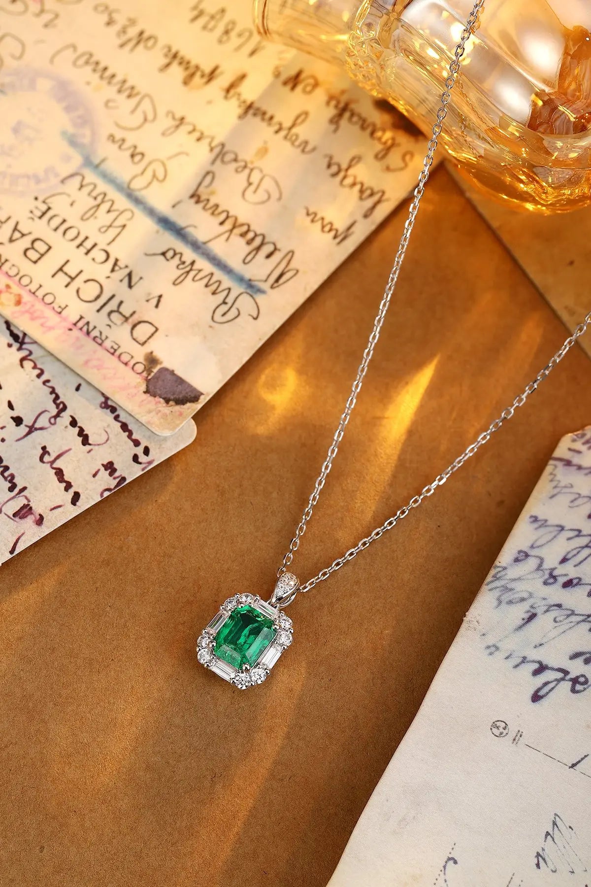 Gemfiori Anster 925 Sterling Silver High-quality Cultivated Emerald Necklace - Suitable for Parties or As a Gift