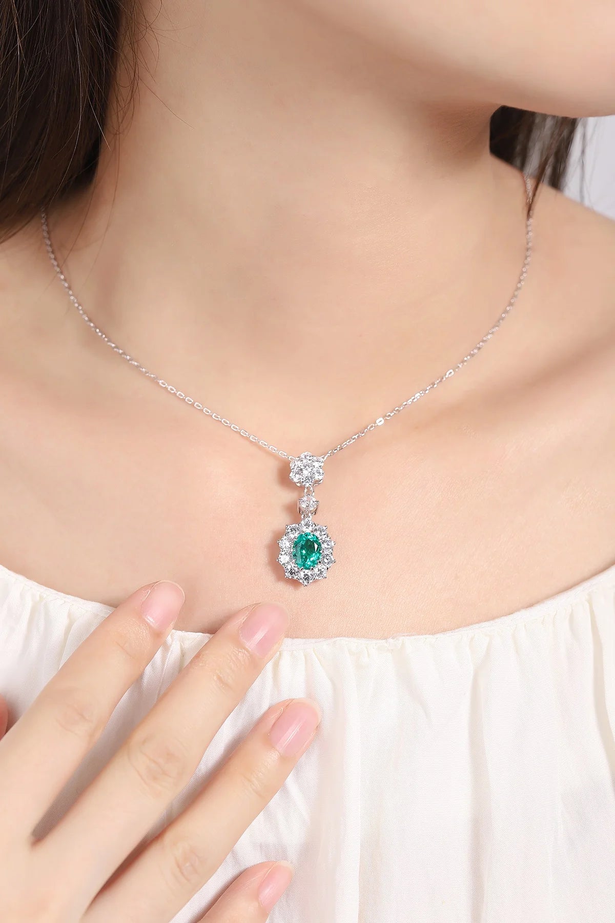 Gemfiori Anster 925 Sterling Silver High-quality Cultivation Lab Grown Emerald Necklace - Suitable for Parties or As a Gift