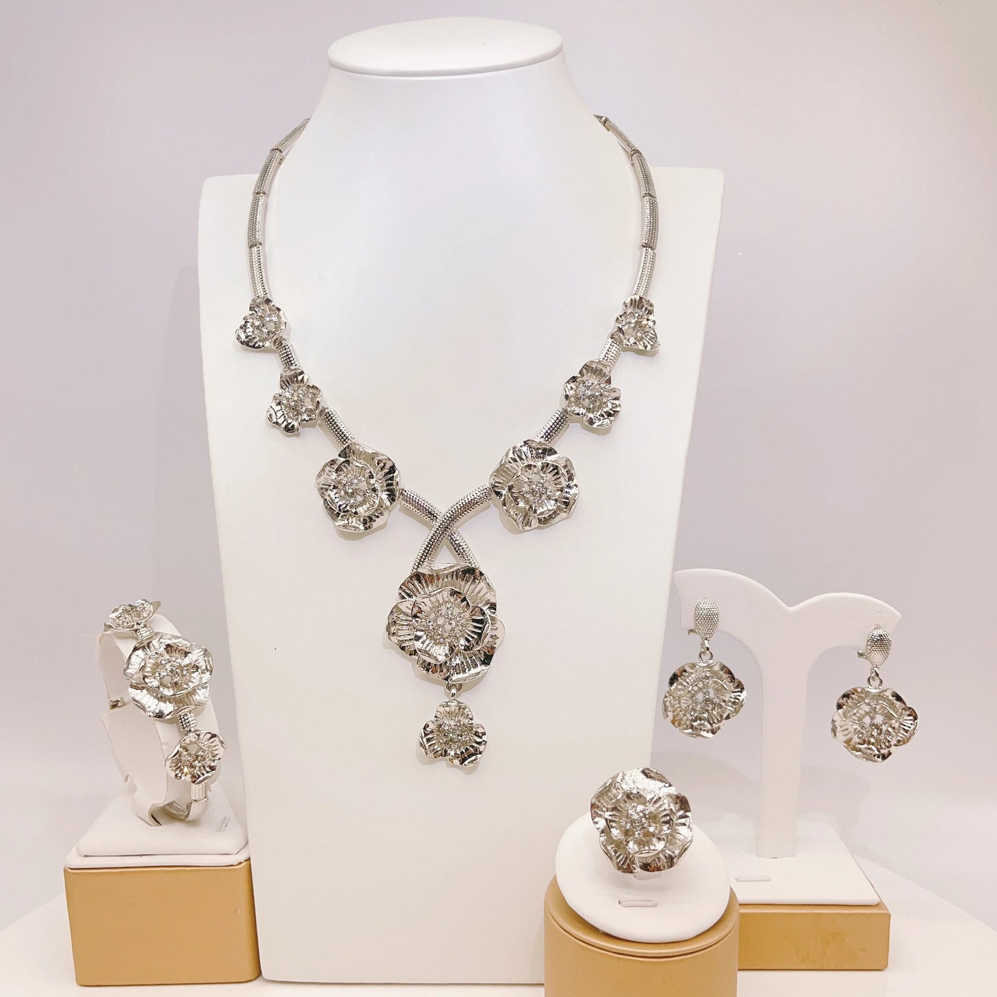 Zhuerrui Available Luxury Gold Jewelry Sets Favors Flower Beads Necklace Jewelry Set High-end Woman Christmas Gifts HA23250
