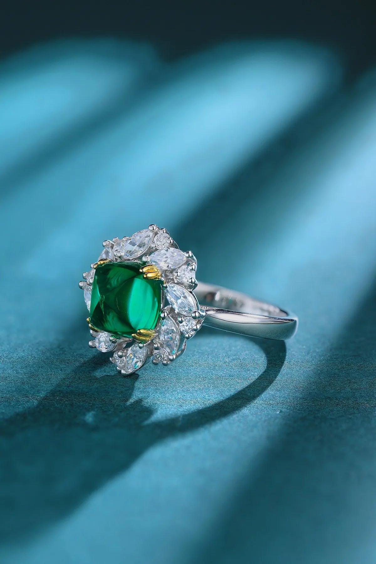 Gemfiori Jewelry Trendy High Quality S925 Silver Cultivated Emerald Ring Unisex Engagement Ring for Wedding Party or Gift