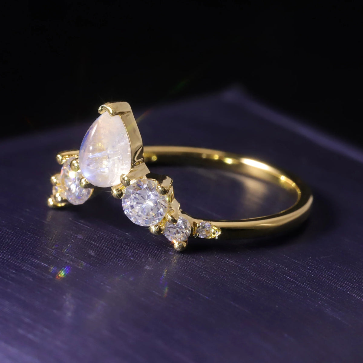 ArtistA OL0933 Abiding Exquisite Gold Vermeil Jewelry Pear Cut 4x6MM Moonstone Cz 925 Sterling Silver Stackable V Band Ring