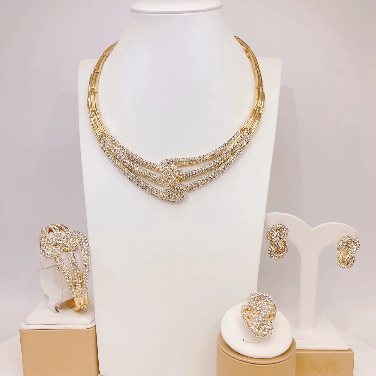 Zhuerrui Fashion Diamond-Encrusted Jewelry Four Sets of New Four-Leaf Clover Flower Shape Sweet High-Grade Fine CraftHA240503