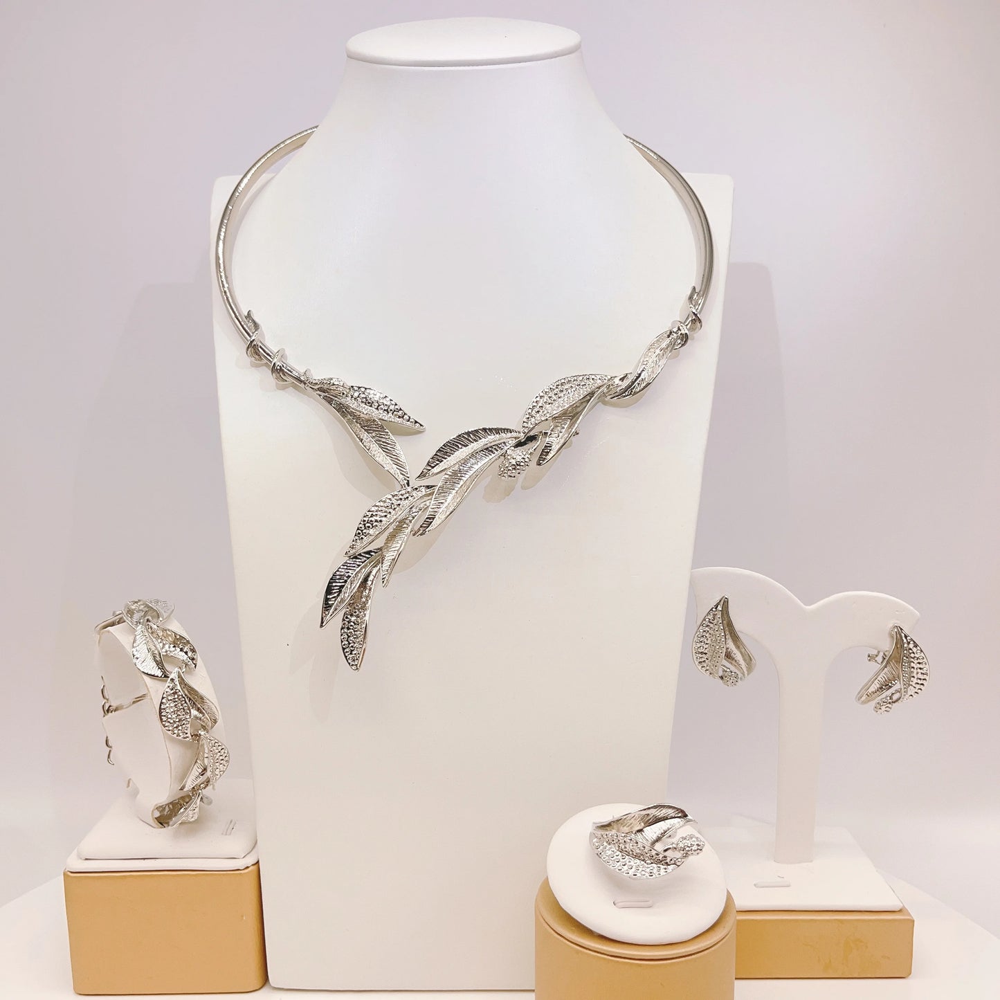 Zhuerrui Exquisite Gold Luxury Jewelry Sets Cheap Silver Leaf Shape Necklace Jewelry Set Fashion Women's Festival Gifts HA23261