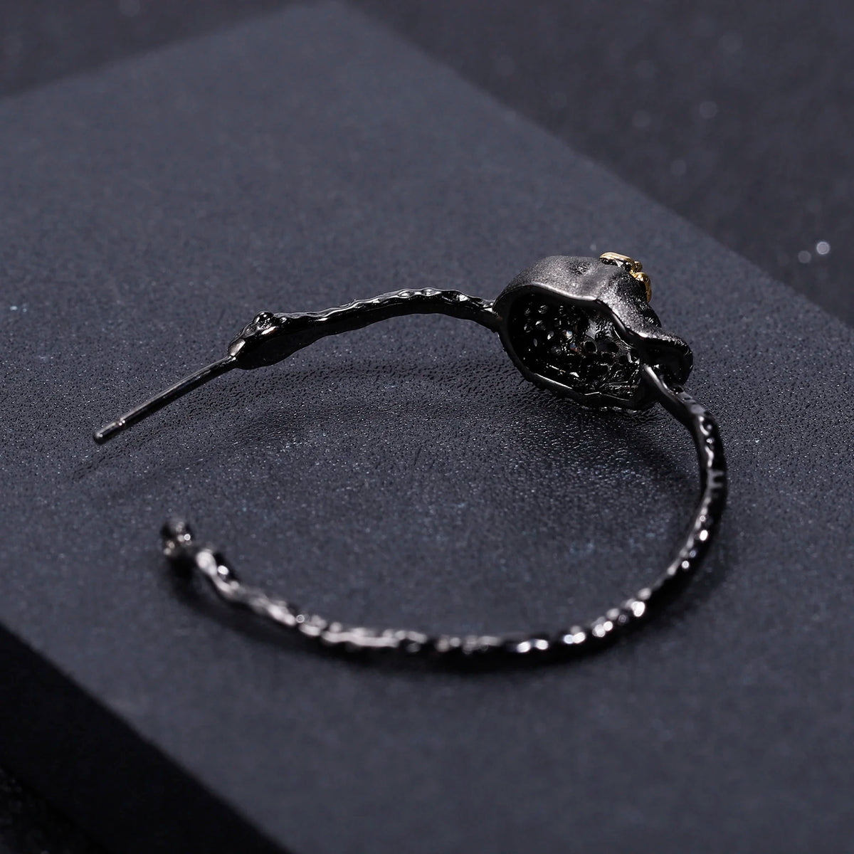 ArtistA Abiding Original Halloween Theme 925 Sterling Silver Synthetic Ruby Gemstone Black Skull Hoop Earrings for Halloween Gift