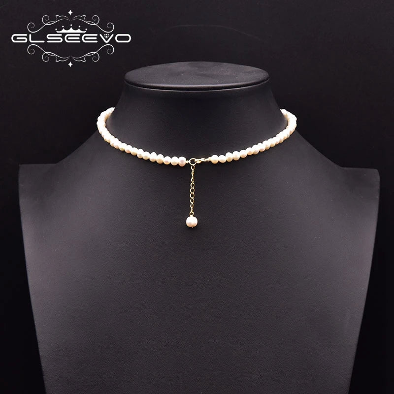 Natural Freshwater Pearl Choker Necklace on Neck Woman Handmade Pearl Pendant Style  Gold Chain Necklace Custom Jewelry