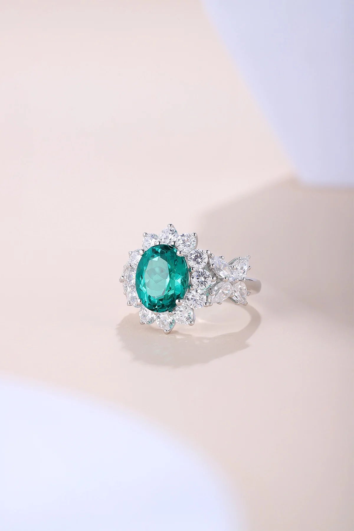 Gemfiori Jewelry Trendy High Quality S925 Silver Cultivated Emerald Ring Unisex Engagement Ring for Wedding Party or Gift