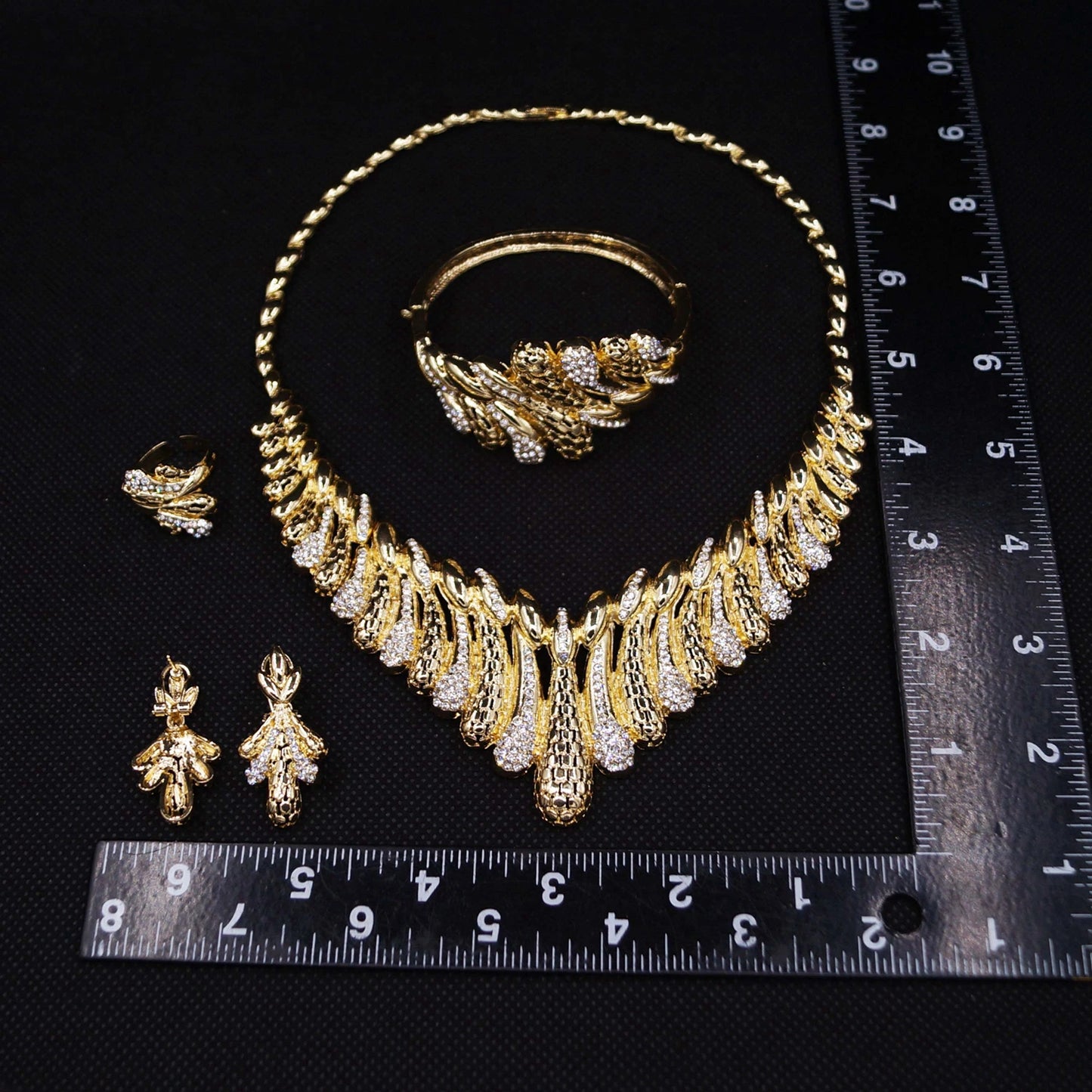 Zhuerrui Fashion New Jewelry Four Sets of Gold-Plated Chain Heavy Industry Classic Atmospheric Earrings Trend JewelryHN201101