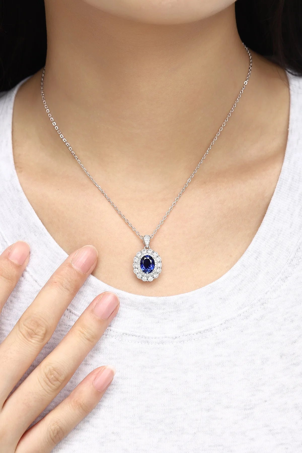 Gemfiori Anster 925 Sterling Silver High-quality Cultivated Sapphire Necklace - Suitable for Parties or As a Gift