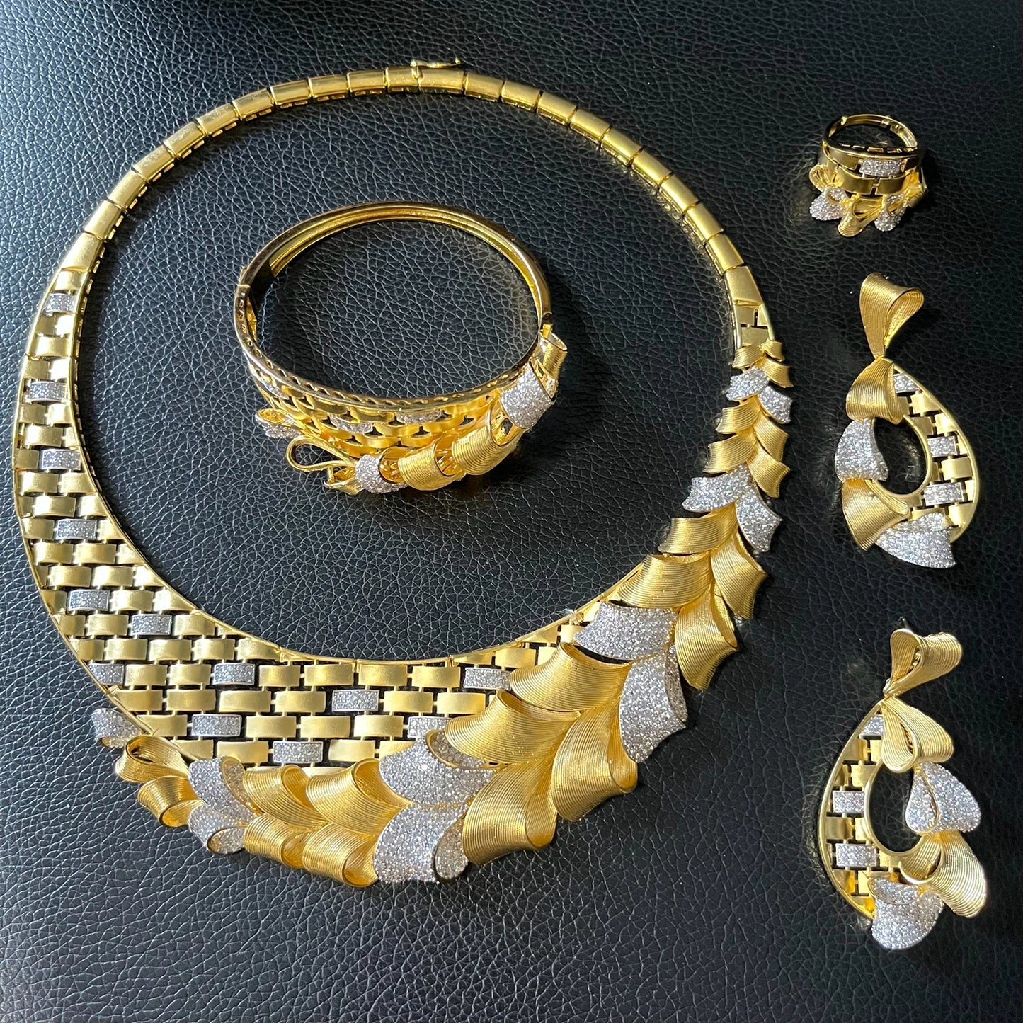 Zhuerrui New Designer Jewelry Set Exquisite Woven Metal Chain Nigerian Noble Lady Mother's Day Necklace Bracelet Ring Earrings