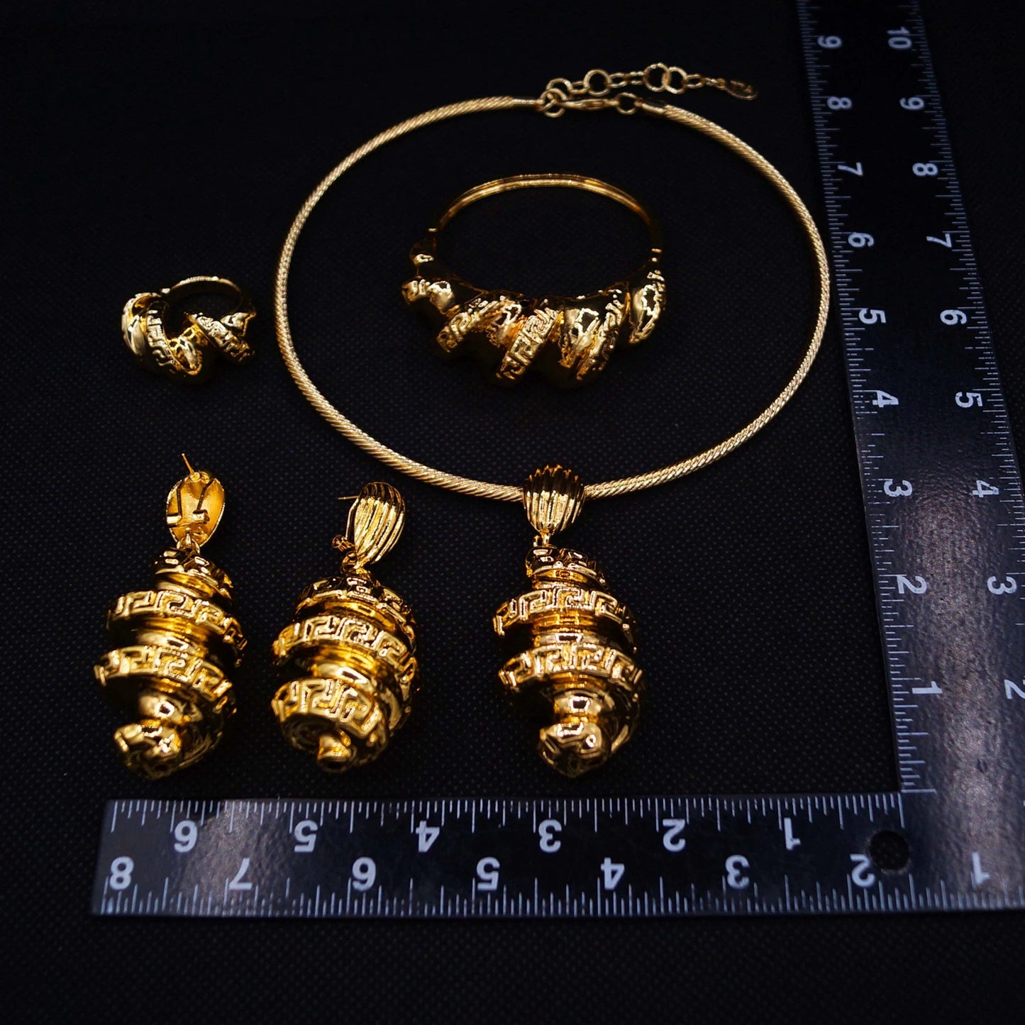 Zhuerrui Simple Atmospheric Women's Jewelry Set Hollow Brass Exquisite Senior Nigeria Brazil Wedding 4-piece Gift BoxHK08322