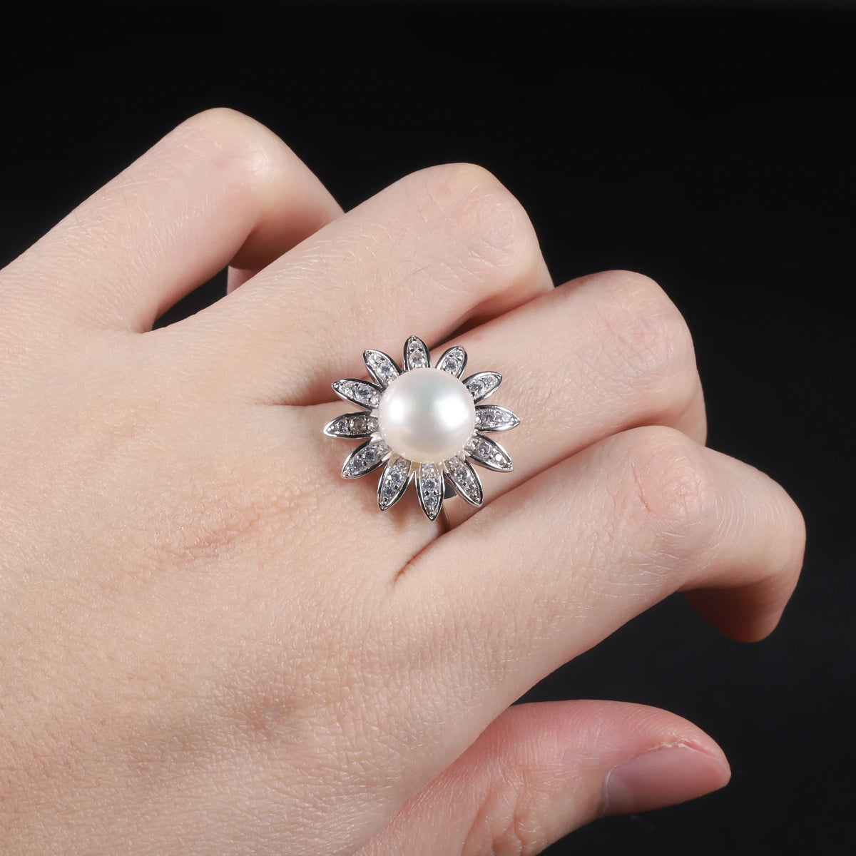 ArtistA D1030 Abiding Custom Sunflower 10MM Black/White Freshwater Pearl Flower 925 Sterling Silver Women Ring for Wedding