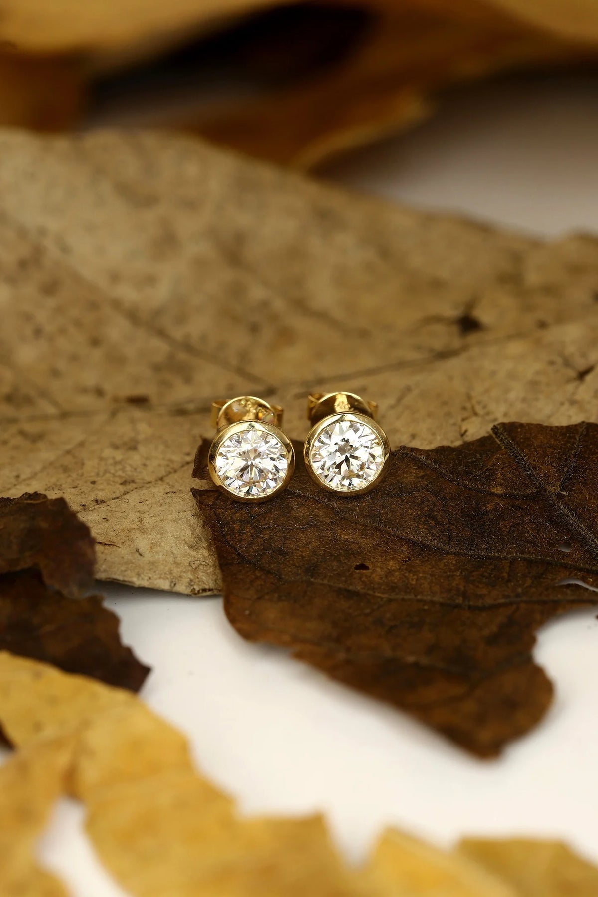 Gemfiori 18K Gold Lab Grown diamond Stud Earrings at Shopping Festival Discounted Price in Stock and Can Be Shipped Out Quickly