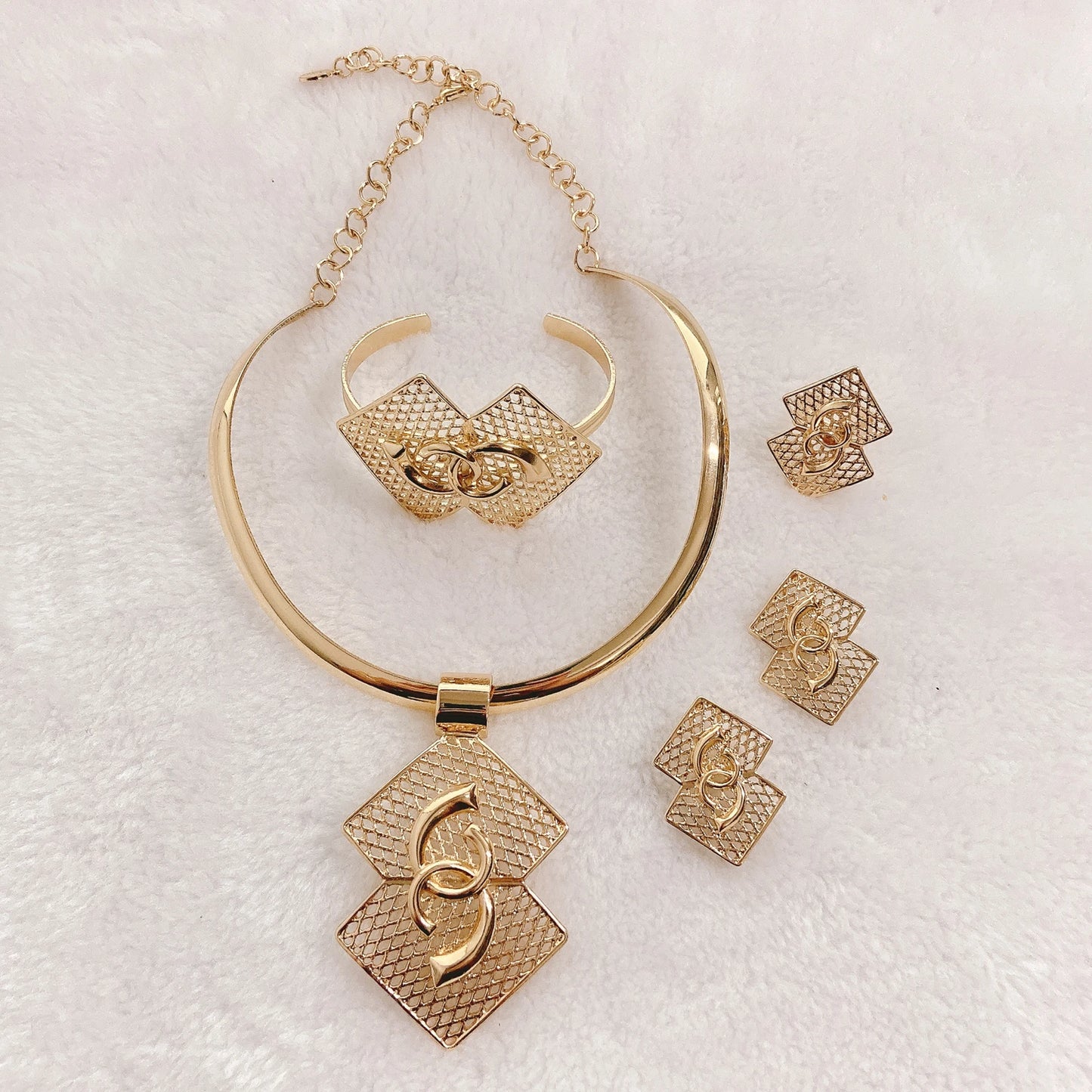 Zhuerrui Simple Gold Plated Jewelry Set Hot Selling Italian Jewelry Nigeria Wedding Engagement Ring 4-piece Gift BoxH00908