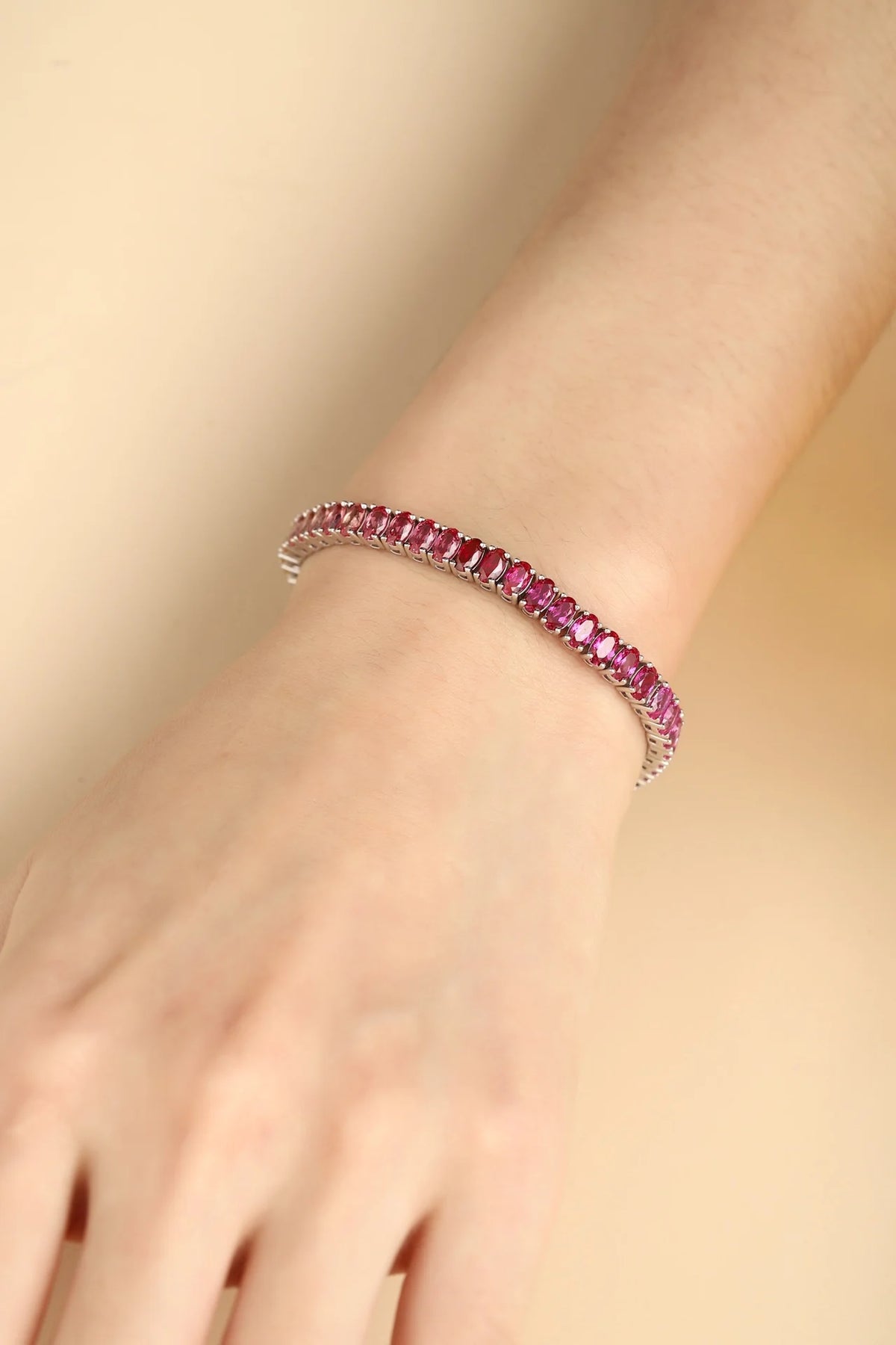 Gemfiori Anster Factory Price Trendy Oval Tennis Bracelet S925 Silver Hand Chain with Colored Sapphire Gemstones