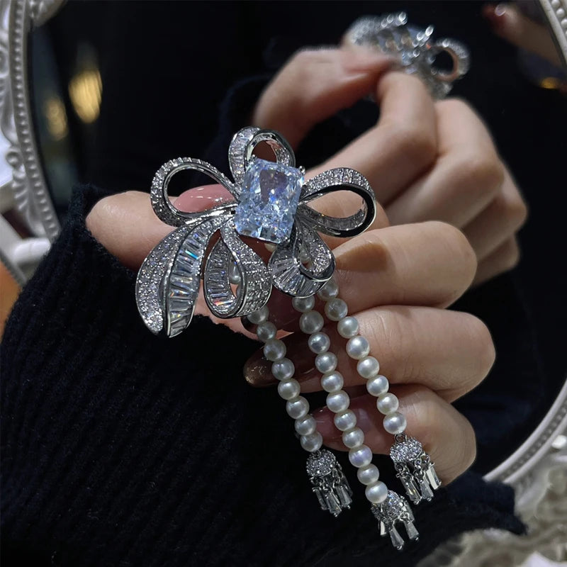 Tassel Dangle Pearl Brooch 4-5mm Freshwater Bowknot Motif Zircon Inlaid Polished Metal Luxury Accessory Fashion Brooches