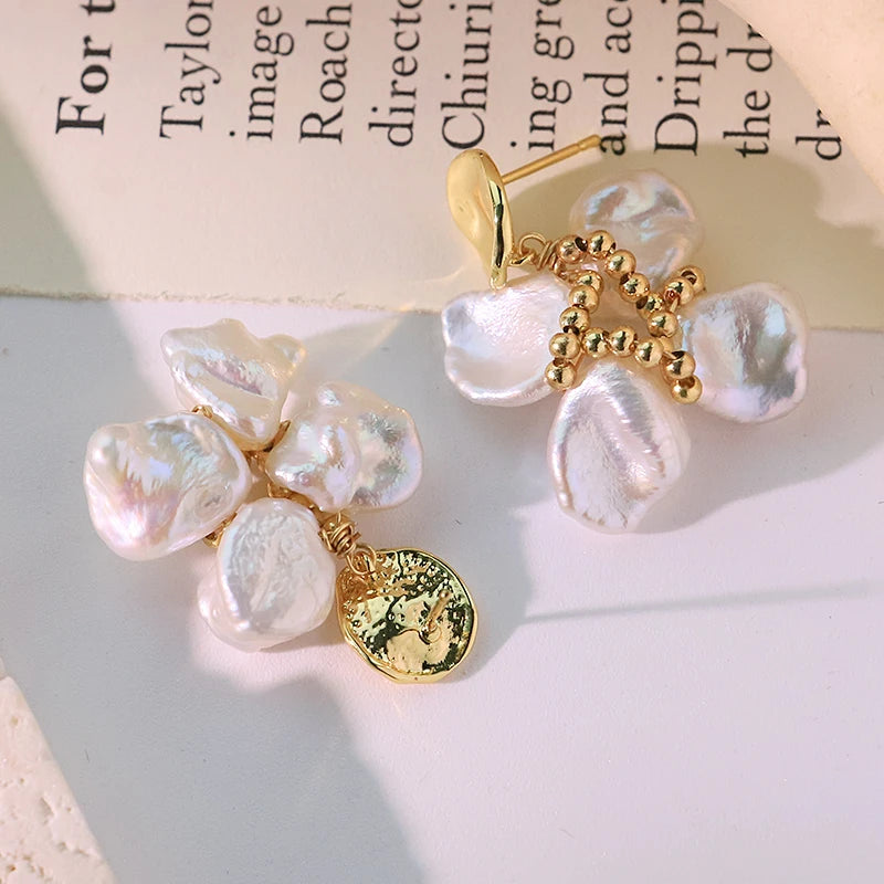 Baroque Pearl Copper Bead 4-Petal Flower Pendant Earrings 18k Gold Plated Luxurious Earrings for Banquet Wedding Wife GE1816