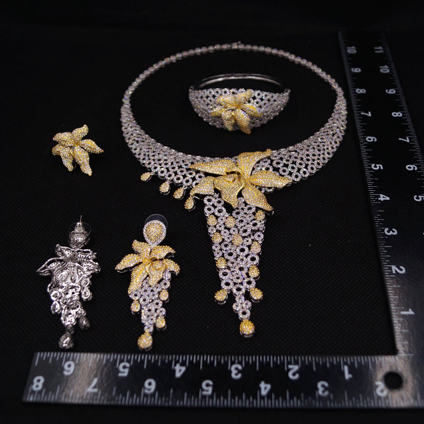 Zhuerrui New Design Sense Jewelry Set American High-end Diamond Series Ladies Classic Inheritance Wedding Four SetsHZ250003